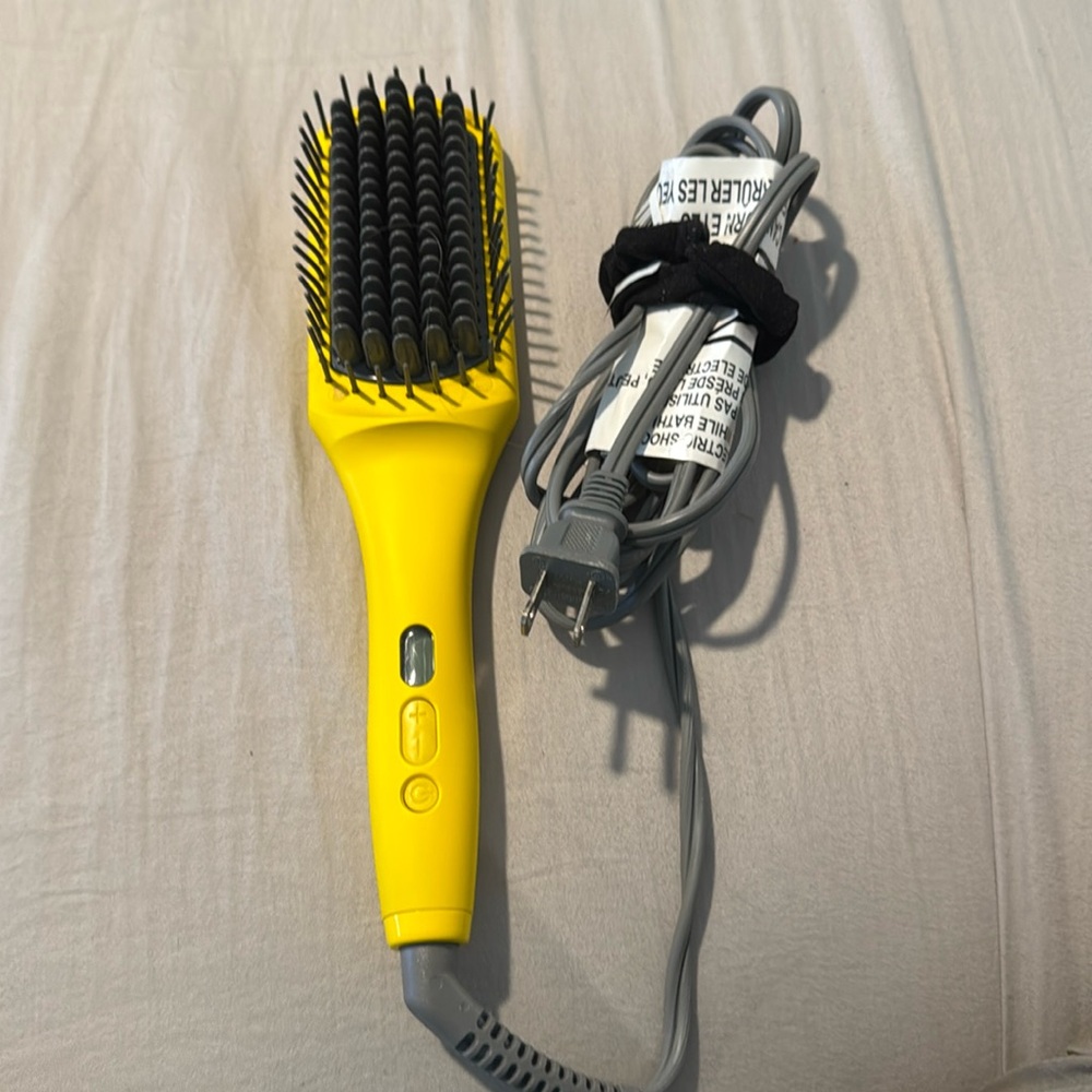 drybar The Brush Crush Heated Straightening Brush